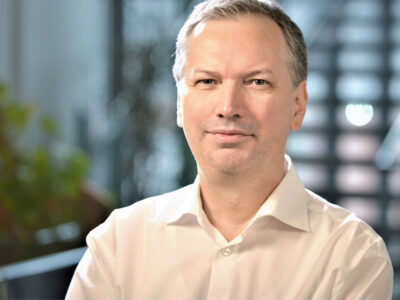 Porträt von Prof. Dr. med. Hartmut Göbel, Kopfschmerzexperte und Gründer der Schmerzklinik Kiel