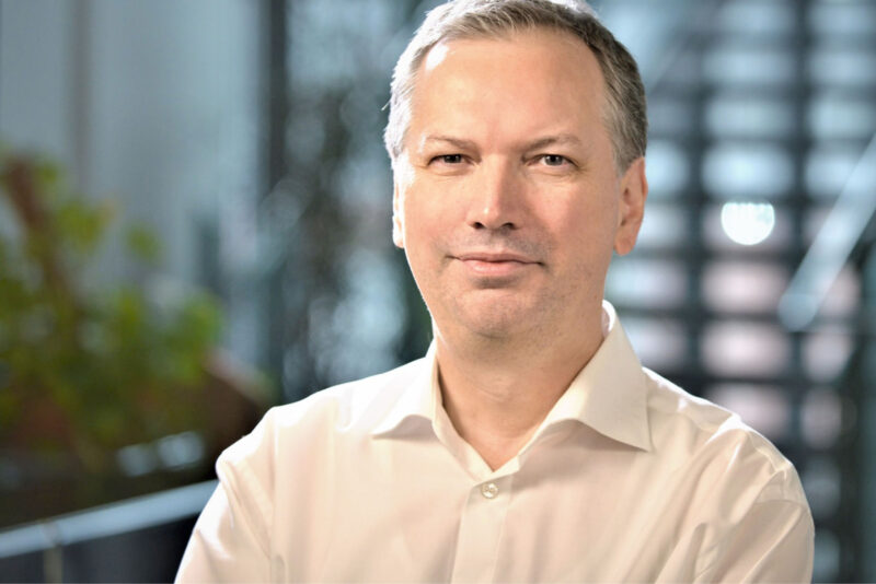 Porträt von Prof. Dr. med. Hartmut Göbel, Kopfschmerzexperte und Gründer der Schmerzklinik Kiel