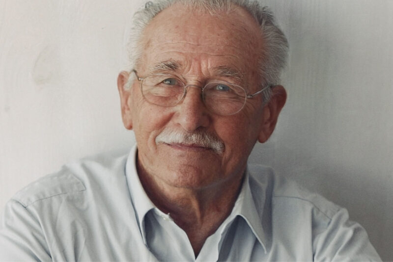 orträt von Walter Baumgardt, einem älteren Mann mit Brille und Schnurrbart, der von den Folgen eines Schlaganfalls betroffen ist.