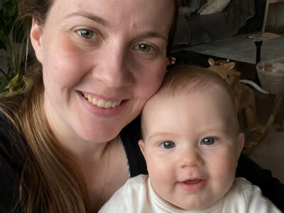 Katharina mit ihrem Baby Leon vor ihrer Brustkrebsdiagnose