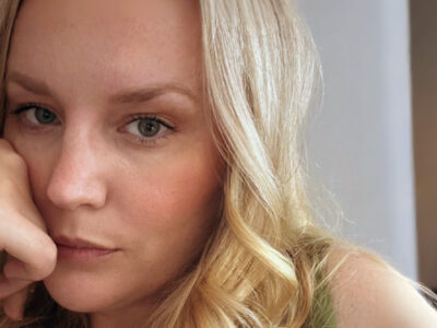 Katharina im Porträt, sie lebt seit ihrer Kindheit mit Migräne