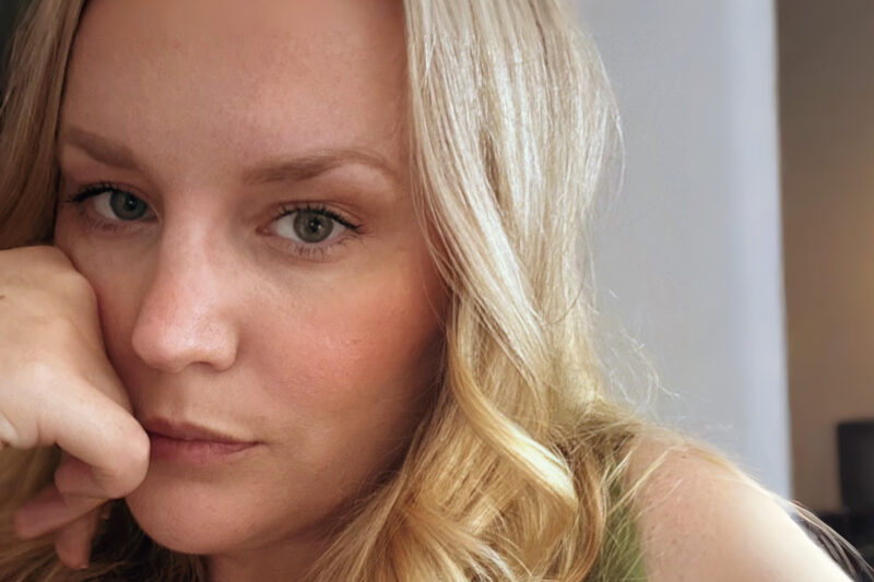 Katharina im Porträt, sie lebt seit ihrer Kindheit mit Migräne